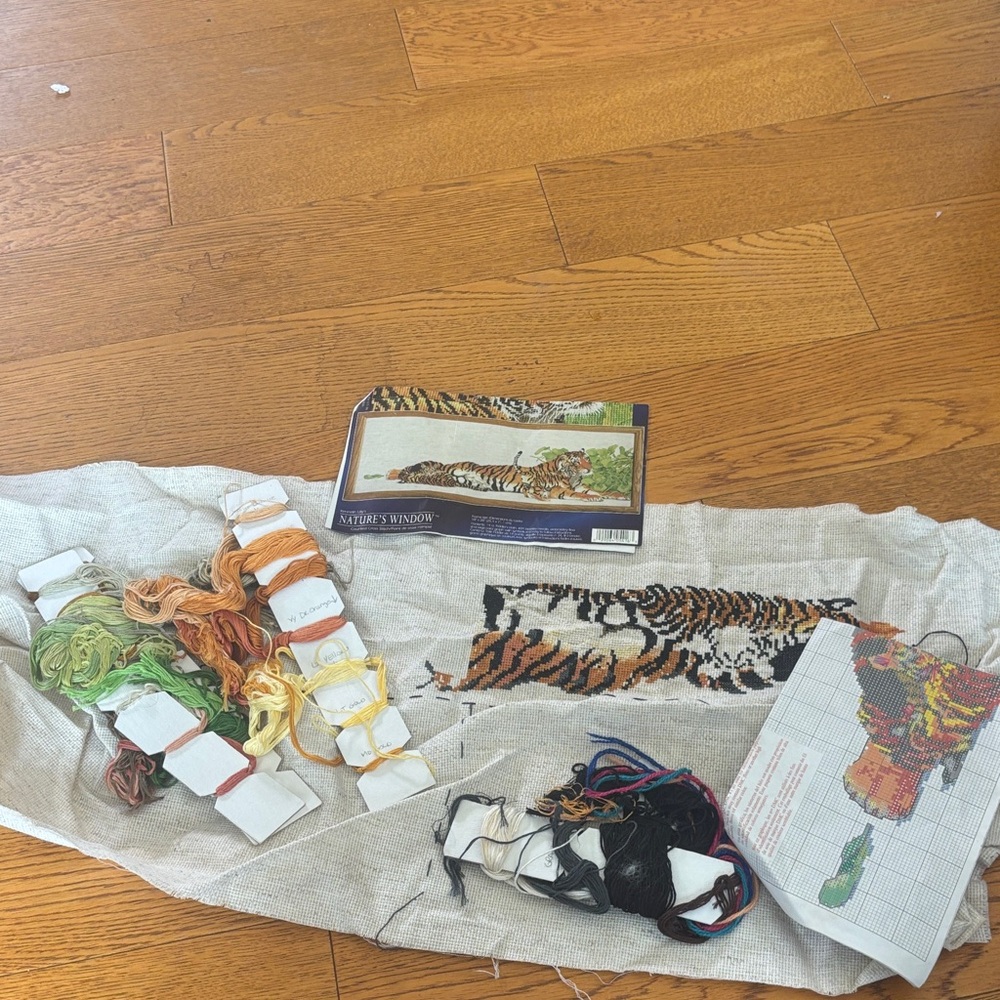 Tiger Embroidery Cross Stitch Kit with Multicolor Floss